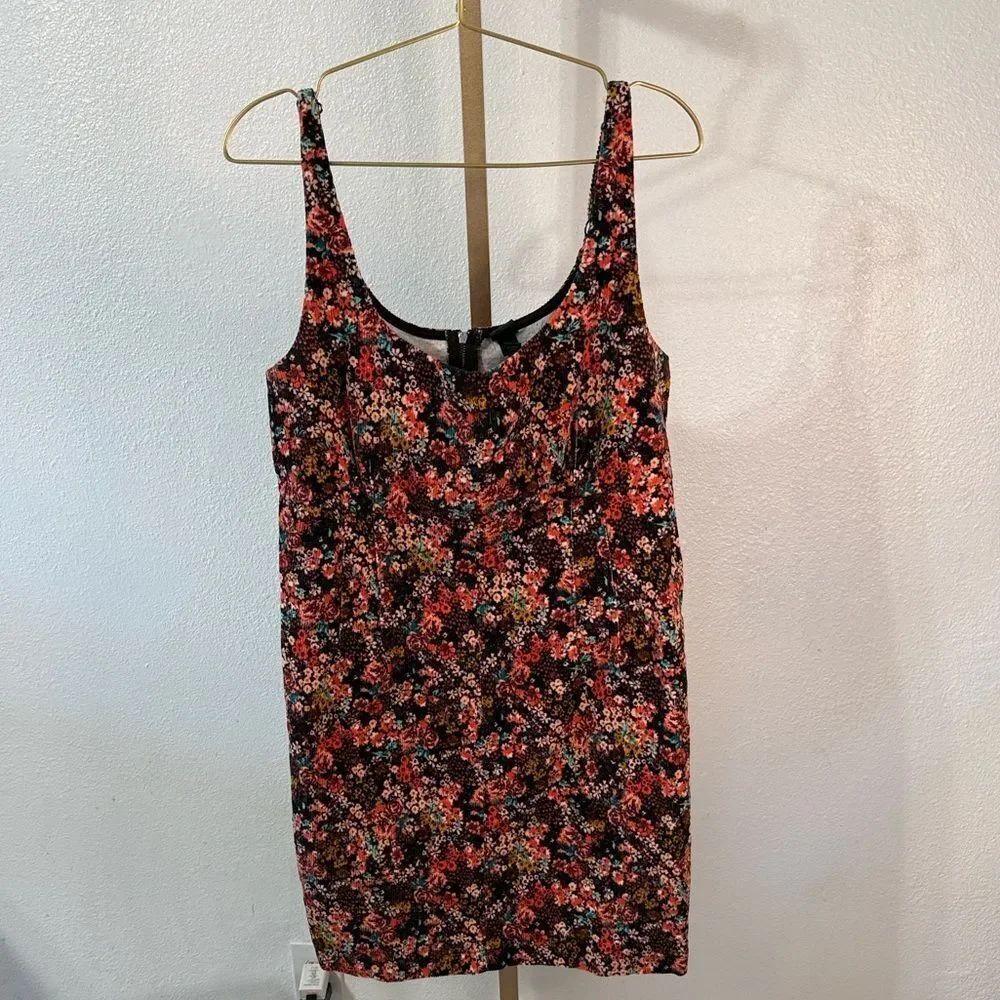 Chic Floral Mini Dress - Black and Red